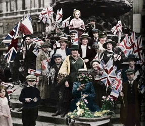 Győzelmi ünnepségek Eros alatt, Piccadilly, London, 1918, 1938