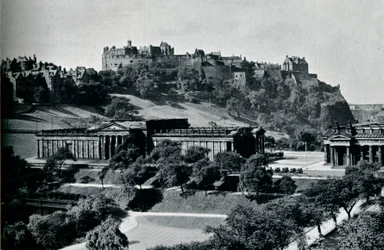 Kilátás a Skót Nemzeti Galériára és az Edinburgh-i kastélyra, 1945