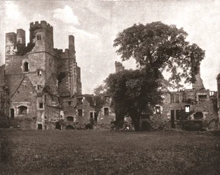 Wingfield Manor, Alfreton közelében, Derbyshire államban, 1894.