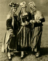Fiatal nők népviseletben, Stájerország, Ausztria, c1935.