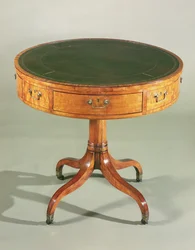 Egy kis Sheraton szaténfa dobasztal. angol, 1790 körül