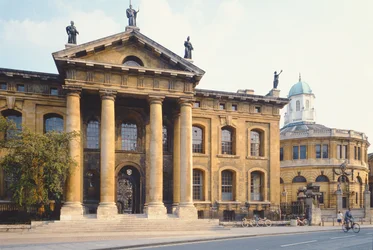 Clarendon Building, Oxford, 1713-ban épült