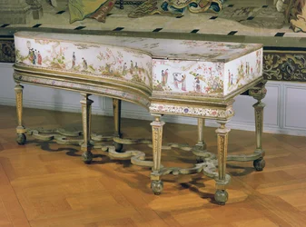 Csembaló, Chinoiserie figurák fehér lakk alapon a Dagly Műhelytől, esetleg Gerard Dagly, 1710