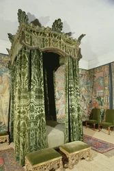 Hardwick Hall belseje, Derbyshire, a Green Bed-Chamber bemutatásával eredeti 16. századi bútorokkal és függönyökkel (H8044)
