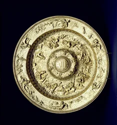 Ezüst-aranyozott medence, dombornyomott, hajszolt és vésett, francia, 1560-83 körül