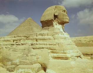 A szfinx és Khufu nagy piramisa Gízában, Óbirodalom, Kr.e. 2613-2494