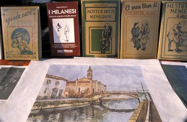 Antik kereskedelmi piac, Naviglio Grande, Milánó, Lombardia, Olaszország