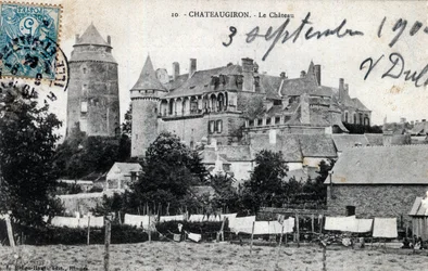 Bretagne, Ille et Vilaine (35), Chateaugiron: a kastély külső képe - 1904-es képeslap