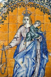Evora Múzeum. Azulejos. Szent Domonkos a Szűzanya rózsafüzérét veszi. Portugália.