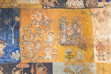 A wat Bo falait díszítő freskók, amelyek a kambodzsai Siem Reap-i Reamker jeleneteit ábrázolják (fotó)