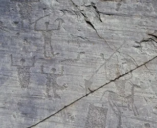 Olaszország, Lombardia régió, Valcamonica, sziklarajzok közeli képe a Naquane Nemzeti Parkban