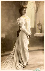 Régi képeslap/Yvonne Dubel (1881-1958)/Színésznő