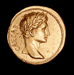 Ritka ókori római érme, aureus, Augustus császár, Kr. e. 27 körül