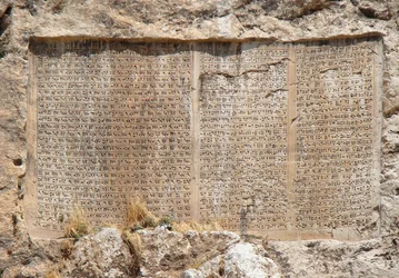 Háromnyelvű felirat, Xerxes