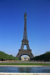 Kilátás az Eiffel-toronyra
