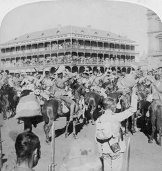 Lord Roberts tábornagy és személyzete a királynőt szurkolja, Pretoria, Dél-Afrika, 1900. június 5.