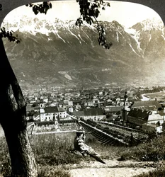 Innsbruck és a Bajor-Alpok, Tirol, Ausztria.