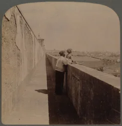 Hosszú séta a régi vízvezeték mentén - 1729-49 - látja el vízzel a várost, Lisszabon, Portugália, 1902.