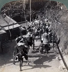 Lovaglás a Daijingu templomba, a napistennő shinto ünnepére, Yokohama, Japán, 1904.