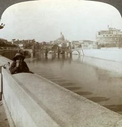 A Tiberis folyó, a Castel Sant Angelo és a Szent Péter-bazilika, Róma, Olaszország.