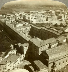 Vatikáni Palota a Szent Péter-bazilika kupolájából, Róma, Olaszország.