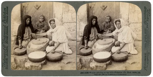 Malomban őrlő nők, Palesztina, 1900.