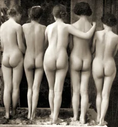 Női aktötös, 1900 körül (szépia fotó)