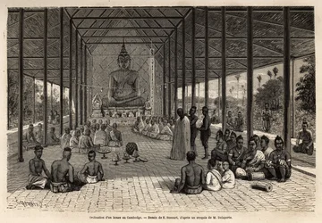 Buddhista szerzetesek felszentelési szertartása egy Angkor környéki templomban, Kambodzsában. Metszet Francis Garnier tengerészhadnagy 1866-1868 közötti indokínai felfedezőútjának illusztrálására, megjelent a „Le Tour du monde” 1870-1871-es évfolyamában