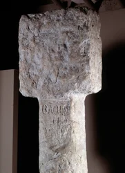 Afrikai művészet: a Szent Ágoston néven ismert birtokbavételi oszlop részlete, amelyet Diogo Cão (vagy Diego Cam) portugál felfedező állított Angola déli részén. 1486. Lisszabon, Nemzeti Régi Művészeti Múzeum