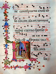 Antiphonárium a 7. jegyzetben, a kórus által a mise alatt énekelt énekeket tartalmazó könyv (pergamen).