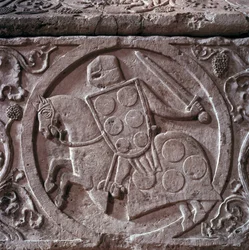 A palotacsalád lovagjának szarkofágja (valószínűleg a palota Hugh), az alsó dombormű részlete. üveggolyó. 1292. Toulouse, Jakobinusok temploma