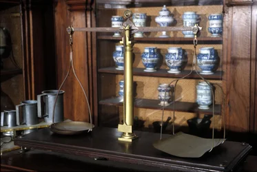 Gyógyszertári mérleg. 18. század. Tudományos és Technológiai Múzeum, Milánó.
