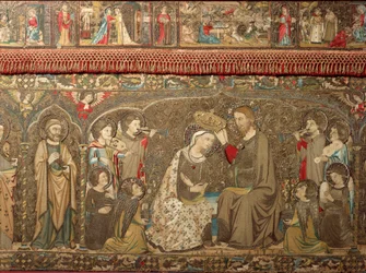 A Szűz megkoronázását ábrázoló, oltárt díszítő falikárpit részlete. A Santa Maria Novella-templomból