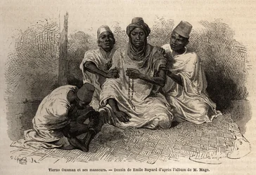 Tierno Ousman, a Toucouleur törzs tagja, Guemmou Koura (Mali) falu feje, kezében egy nagy szemű muszlim rózsafüzér, imáit mondja, miközben masszőrei a hátát és a lábát masszírozzák. Metszet, amely illusztrálja Lieute nyugat-szudáni útját