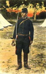 Egy tüzér portréja szolgálatban az első világháborúban (1914-1918).