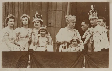 VI. György király koronázása