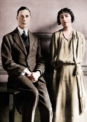 „Lady Elizabeth Bowes Lyon és York hercege eljegyzésük bejelentésekor”, 1923
