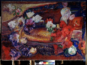 Csendélet díszpárnával és virágokkal. Vaszilij Ivanovics Denisov (1862-1921) festménye. Olajfestmény