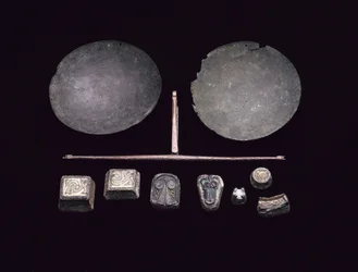Mérlegkészlet egy viking csónak temetéséből származó mérleg, Colonsay, Argyll, 875-925 (bronz)