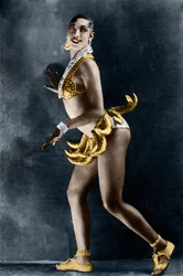 Josephine Baker (1906-1975) 1925-ben a Revue Nègre előadásában, a Théâtre des Champs-Élysées-ben (Champs-Élysées), banánövével.