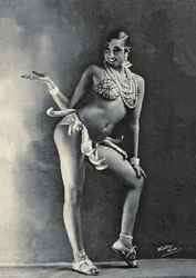 Josephine Baker híres Banana jelmezében 1927 körül (f/w fotó)