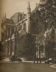 Bloomsbury katedrális: A katolikus apostoli templom a Gordon téren, 1935.