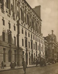 Az új Londont képviselő épületek a Moorgate Streeten, kb. 1935