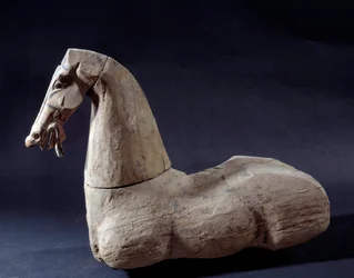 Kínai művészet: faló. Szobor a Han-korból. Párizs, Musée Cernuschi
