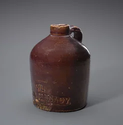 Quart Jug, c. 1890-1905 (csúszómázas kőedény)