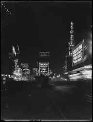 Világító táblák a Times Square-en, New York Cityben, 1917