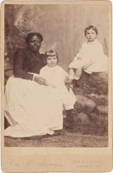 Női portré és gyermekek,c. 1890 (fotó)