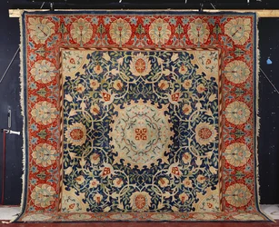 Egy ritka "Hattyúház" Hammersmith kézzel csomózott szőnyeg, Morris & Co., 1890 körül