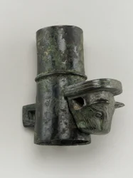 Agysapka macskafej formájában öntött csapszeggel (bronz)