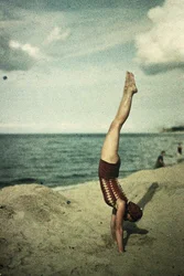 Éva kézen áll, 1920-as évek